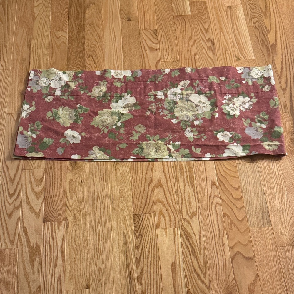 Vintage Westpoint Stevens Floral Dark Rose Print Valance